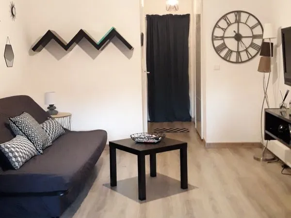 Studio 25m2 proche commerces & centre