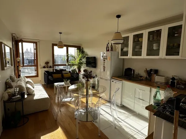 Chambre lumineuse avec vue Sacré-Coeur (Colocation) - Paris 18e - Dispo 01/10/2026