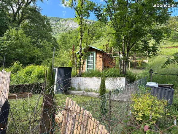 Terrain de loisir d'exception au bord de l'eau