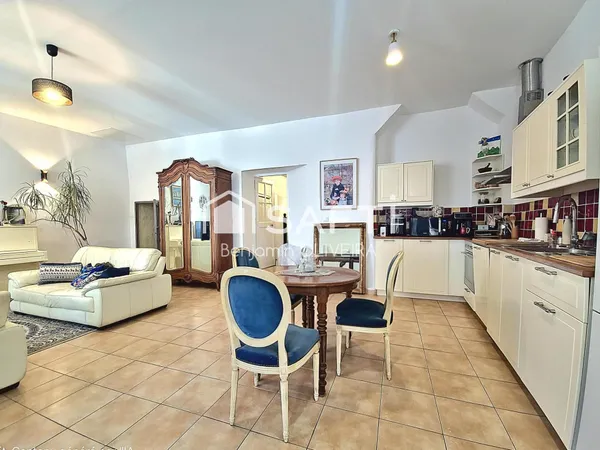 Appartement de caractère - 117 m² - Centre de SAINT-ZACHARIE