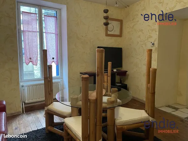 Studio 10 pièces 236 m²