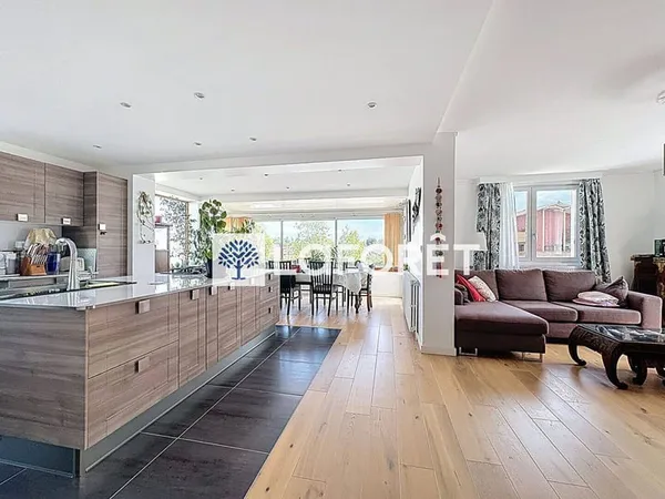 Maison 8 pièces 232 m²