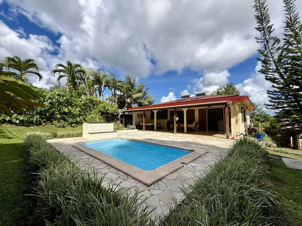 VILLA T5 + PISCINE SECTEUR VERNOU