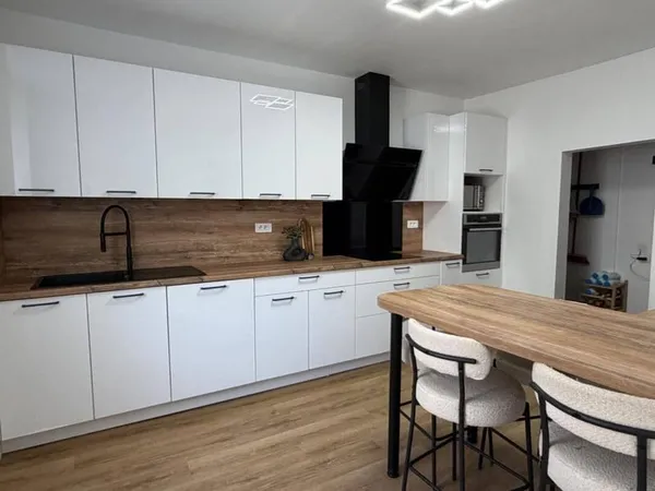 Maison 7 pièces 140 m²