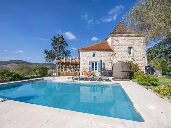Maison 16 pièces 531 m²
