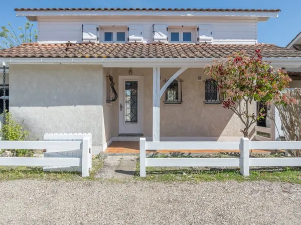ANDERNOS-LES-BAINS Maison de ville 66 m2 avec jardin, gara
