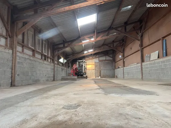 Local d’activité et entrepôt Location Bégard 180m² 575€
