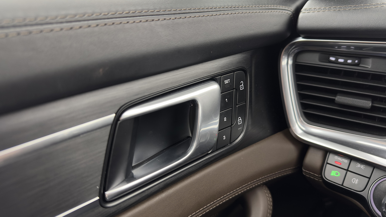 Porsche Panamera 4 V6 2.9L 462 Hybrid — photo 14