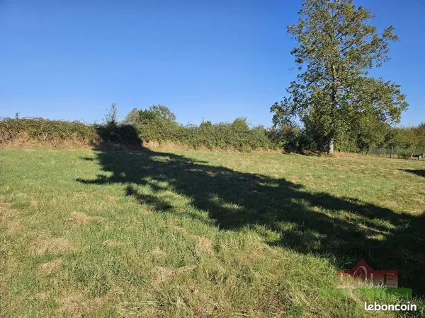 Terrain 715 m² Jardin