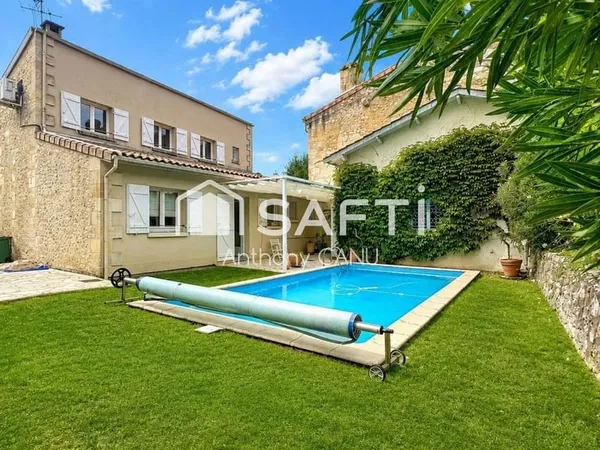 Maison en pierre avec piscine et dépendance au coeur de Blanquefort