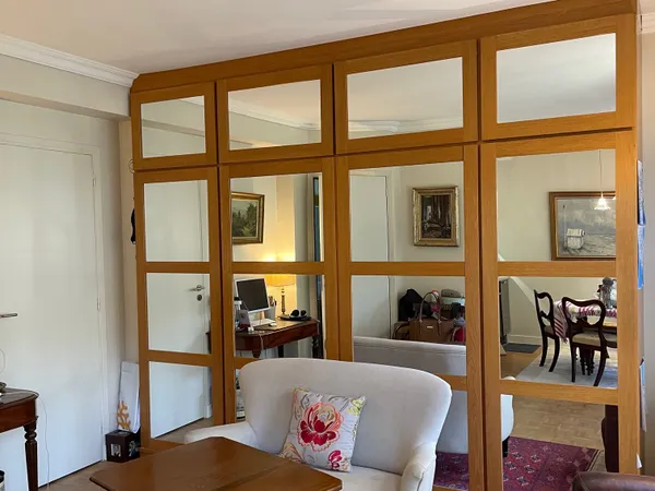 Loue joli studio meublé donnant sur un petit jardin-terrasse