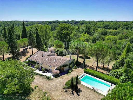 Maison 15 pièces 325 m²