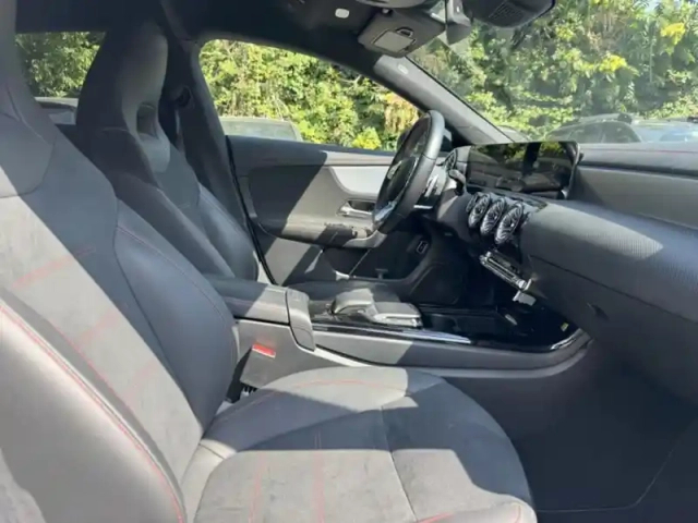 Mercedes Cla 200 d shooting brake amg l — photo 11