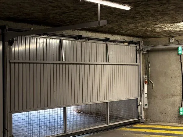 Deux places de parking sécurisées sous location - Saint-Priest 69800