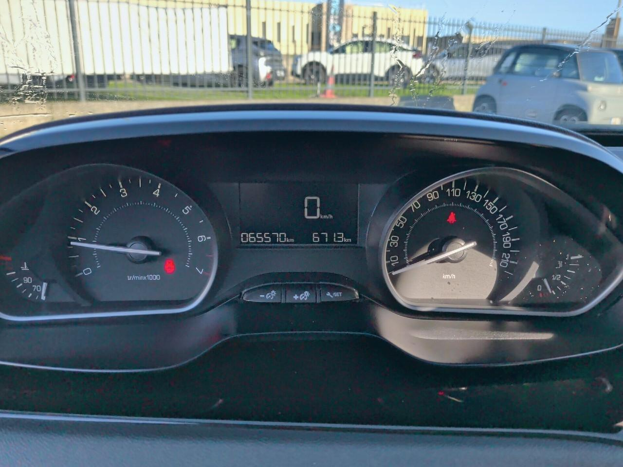 Peugeot 208 puretech 82ch s&s bvm5 signature — photo 13