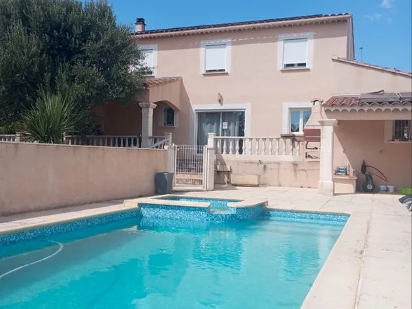 À Vendre Maison 142 M2 avec studio, piscine et jacuzzi