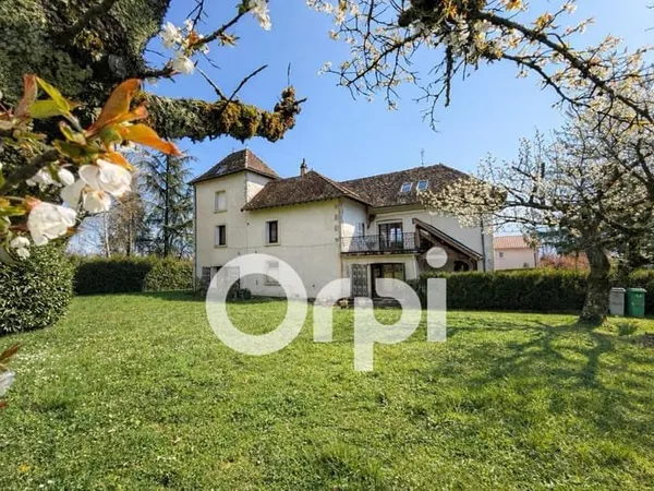 Maison de caractère - 8 chambres - studio indépendant - grand terrain arboré