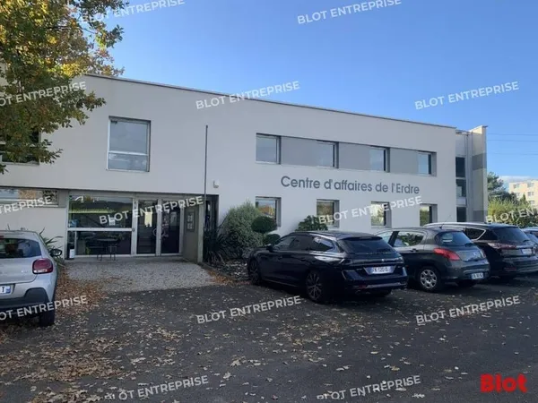 Bureaux 899 m²