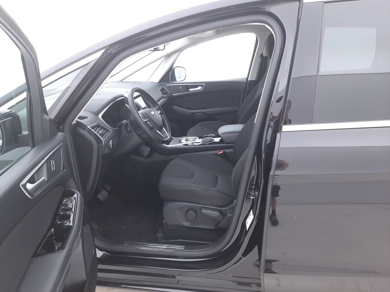 Ford S-Max — photo 12