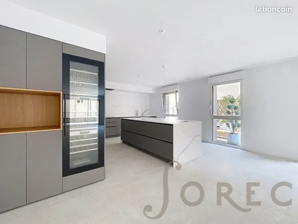 Appartement 5 pièces 158 m²