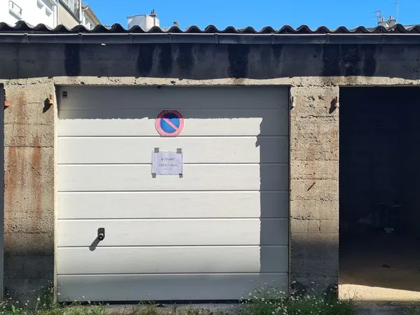 Garage à louer, rue du Dr Caradec, proche château