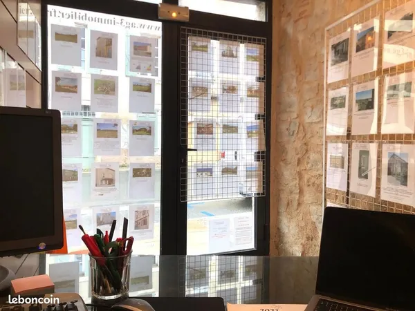Local commercial/bureau avec vitrine