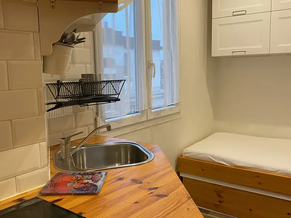 Location chambre de bonne, bon état, 10m²,loyer Charges incluses 505€, métro Charonne 75011 métro Ch