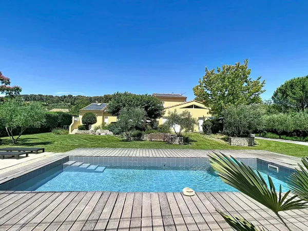 Cadenet, Villa 7 pièces 6 chambres sur 2000m²
