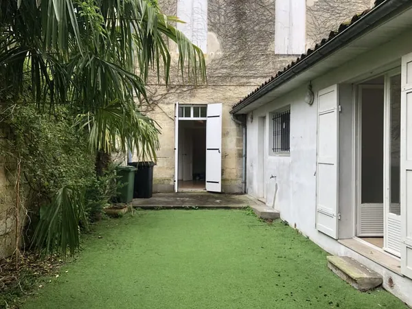 MAISON DE VILLE - CROIX BLANCHE/ SAINT-SEURIN