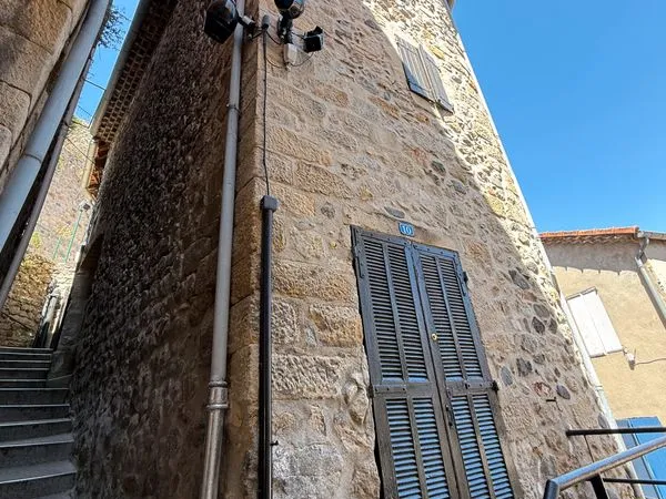 Maison de village en pierre - 4 niveaux - Fort potentiel
