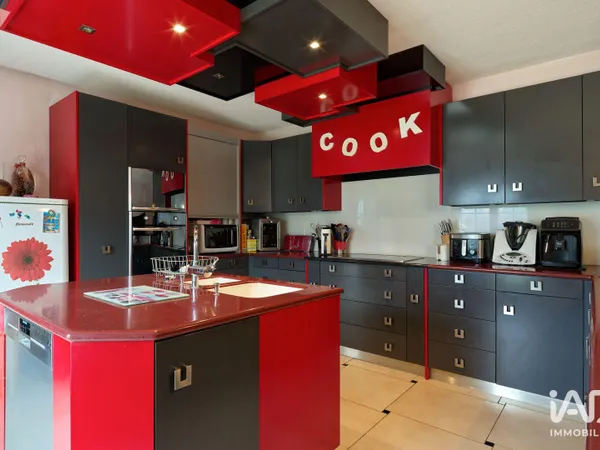 Maison 9 pièces 360 m²