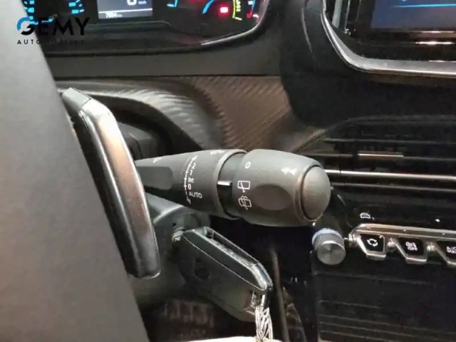 Peugeot 2008 hybrid 145 e-dcs6 — photo 17
