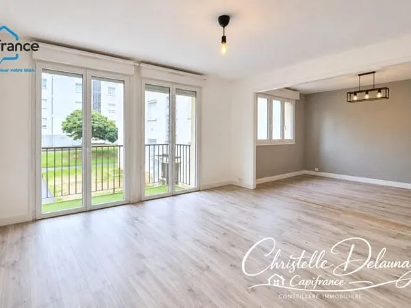 À VENDRE - BEL APPARTEMENT DE 65 M² AVEC BALCON, PARKING ET CAVE À LAVAL