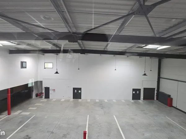 Local 1395 m² Signes