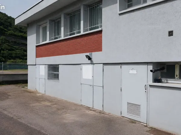 Local de stockage sécurisé 86 m² - Accès véhicule - Besançon