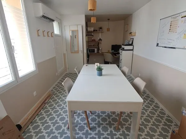 Bureau à louer, rénové et meublé