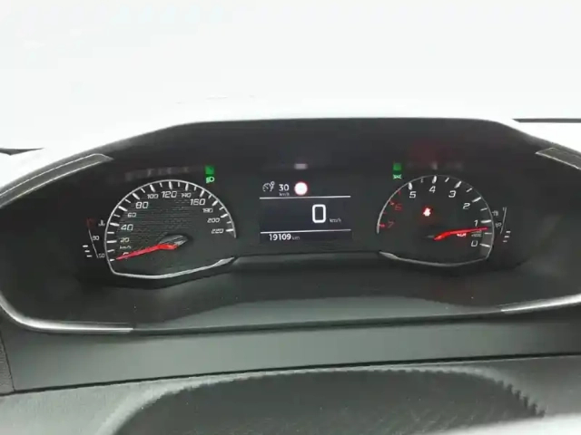 Peugeot 208 puretech 75 s&amp;s bvm5 — photo 10