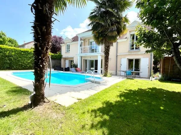 Maison 9 pièces 216 m²