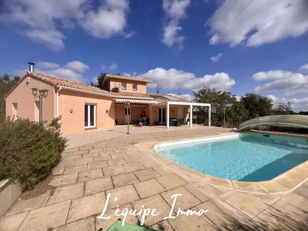 Maison familiale avec sous-sol total, piscine et terrain de