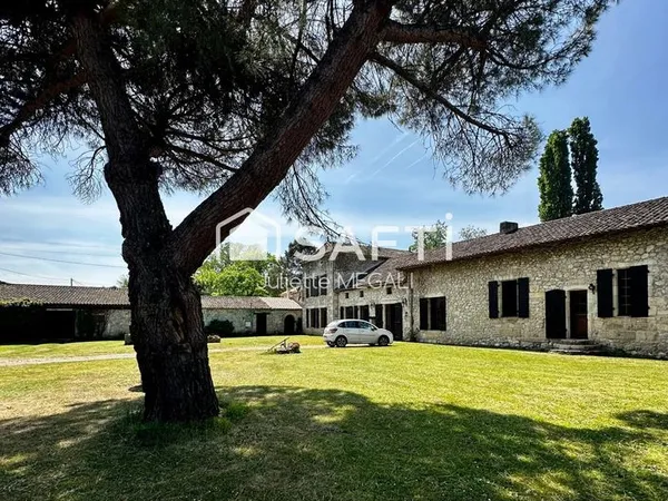 Propriété 10 pièces 367 m²