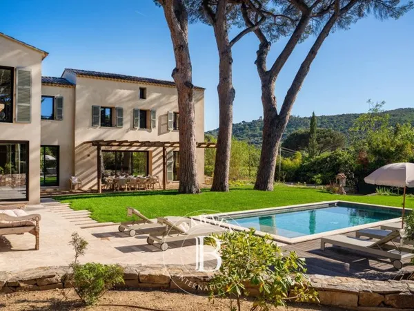 SAINT-TROPEZ - VILLA 4 CHAMBRES - PISCINE