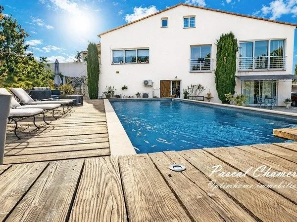 VERNÈGUES | Maison de 190 m² habitables avec vue panoramique sur le Luberon - Piscine - Terrain de 1
