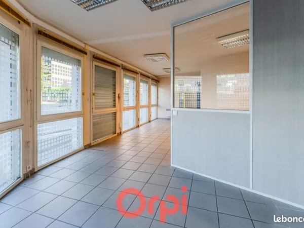 Bureau 125 m²