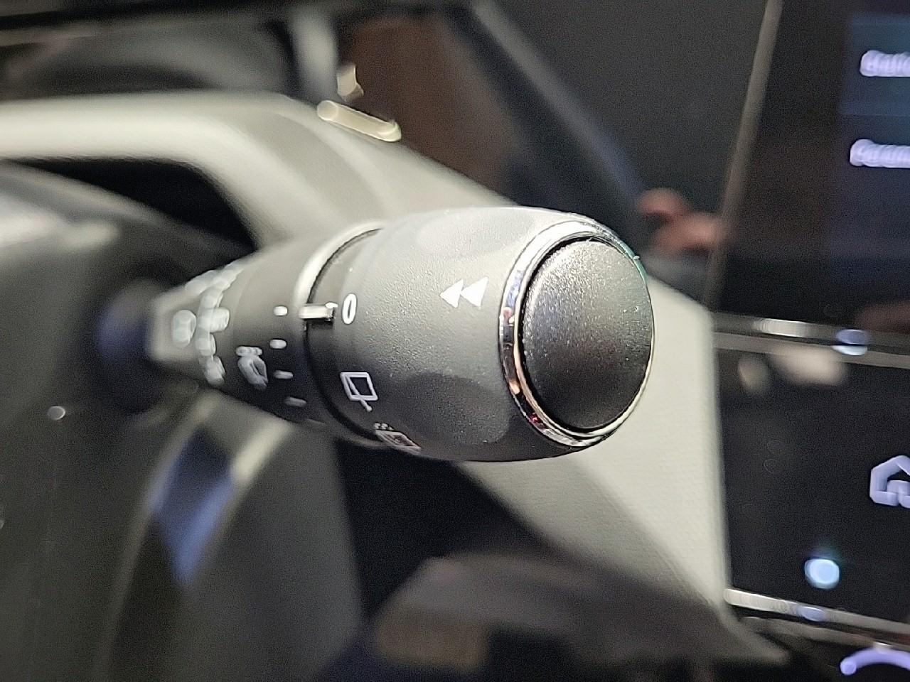 Peugeot 308 hybrid 145 e-dcs6 allure — photo 21