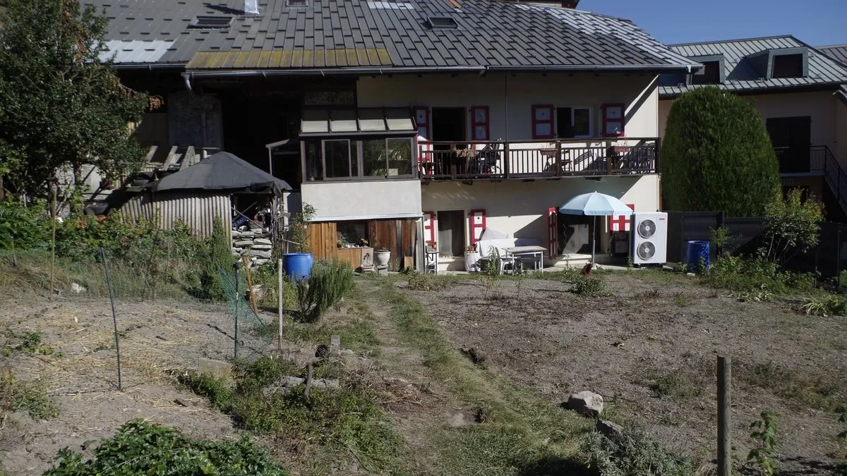 Photo 1