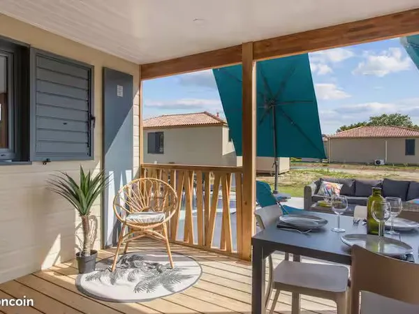 Chalet de standing 2023 - 3 chambres - Terrasse 60 m² - Piscine & Spa - À 10 min des plages