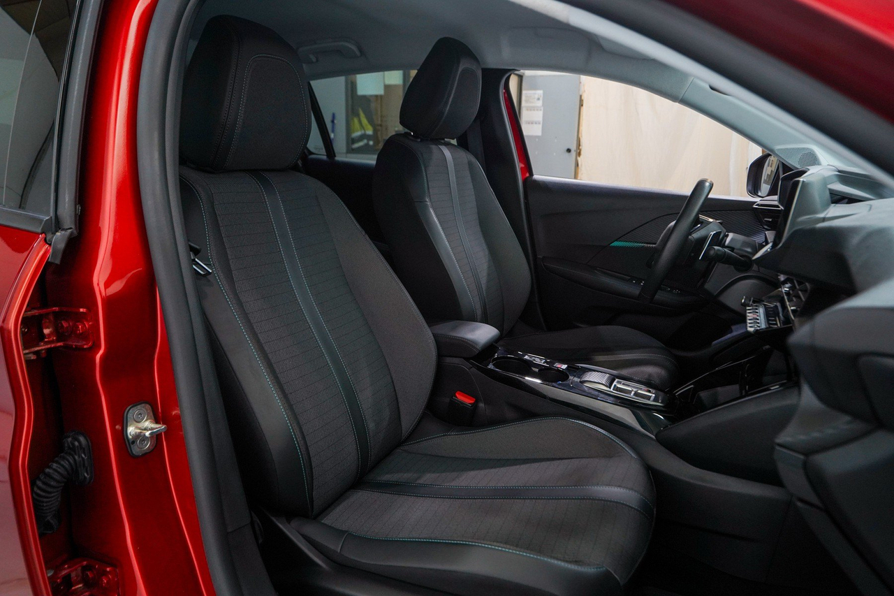 Peugeot 208 — photo 14