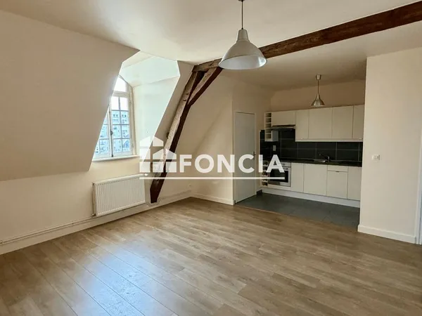 Grand t2 en dernier etage en residence classee, avec parking privatif, hyper centre d arras