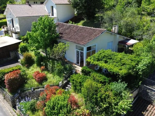 Maison ancienne à vendre à Saint Cyprien, 60m², terrain 1.098m², 2 chambres, garage, cuisine équipée