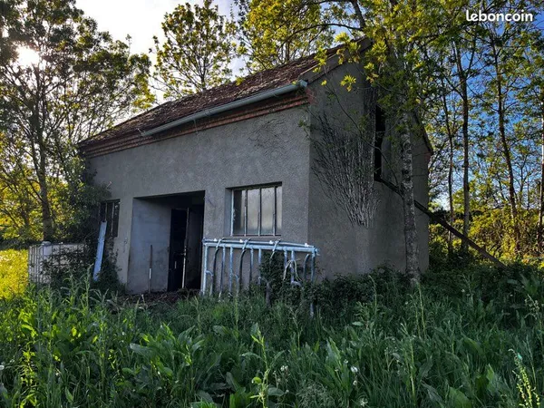Terrain 4000m2 avec bâtiment ouvert dispo de suite